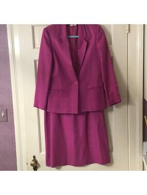 Women’s Skirt Suit